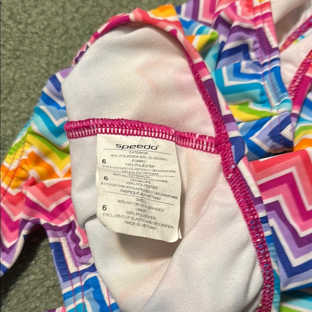 Colorful Zigzag Pattern Swimsuit - Picture 2 of 3